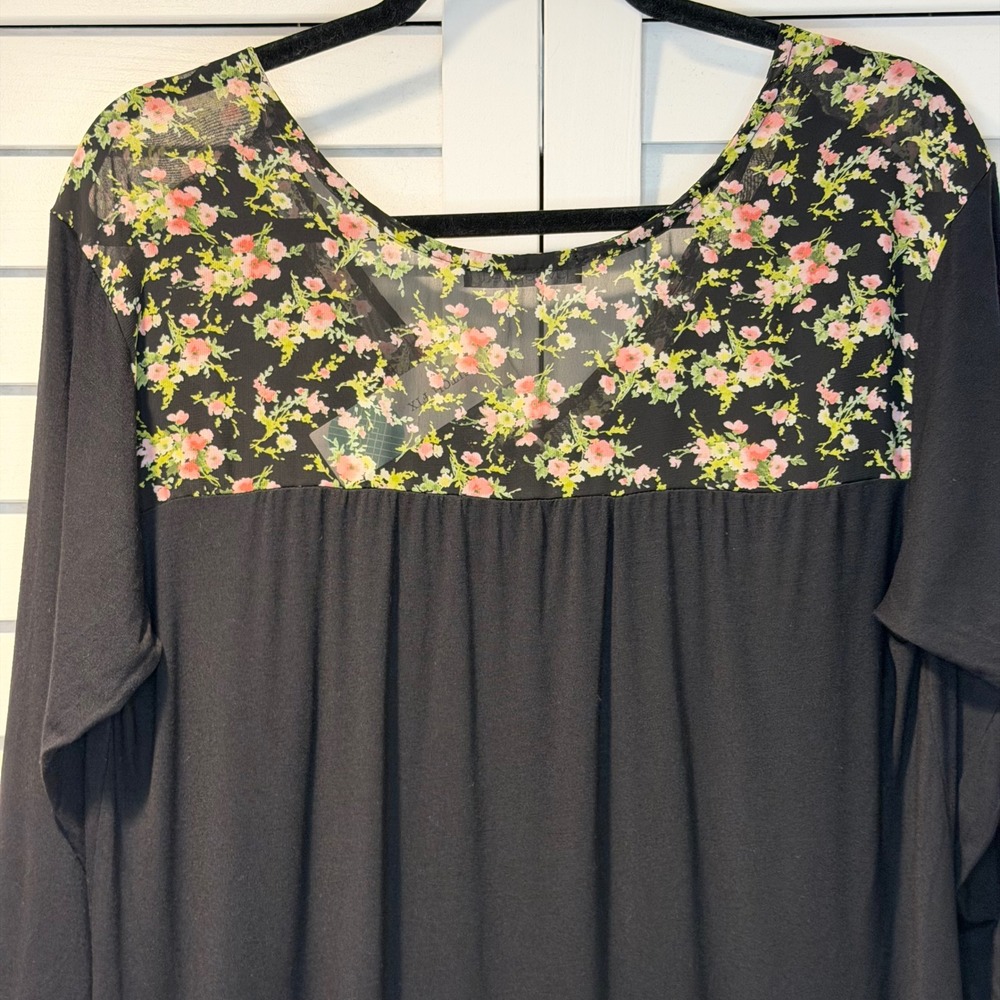 Loveappella‎ Darbi V-Neck Mixed Material Knit Contrast Tunic Top Black Floral XL - Picture 7 of 16